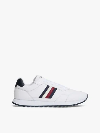 Adidași cu dungi caracteristice din piele mixtă