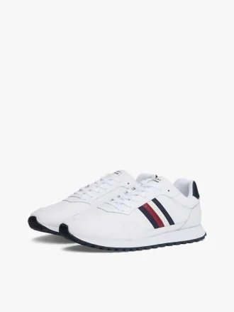 Adidași cu dungi caracteristice din piele mixtă