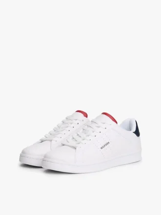 Adidași cu logo monotip