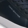 Adidași de teniș cu logo metalic și textură granulată Adidași de teniș cu logo metalic și textură granulată