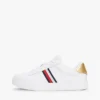 Adidași de teniș din piele cu dungi caracteristice Adidași de teniș din piele cu dungi caracteristice