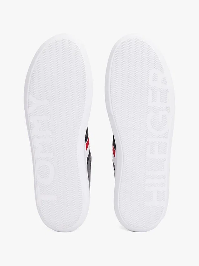 Adidași din piele cu talpă cupsole și dungi Adidași din piele cu talpă cupsole și dungi