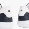 Adidași din piele cu talpă cupsole și dungi Adidași din piele cu talpă cupsole și dungi