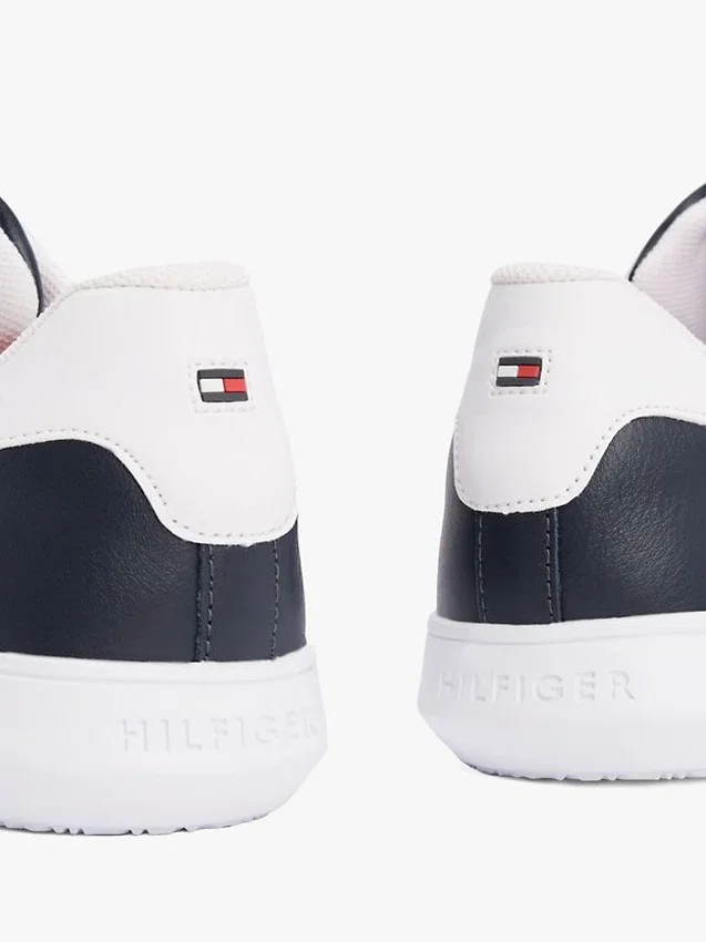 Adidași din piele cu talpă cupsole și dungi Adidași din piele cu talpă cupsole și dungi