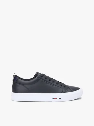 Adidași din piele vulcanizată