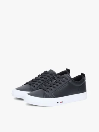 Adidași din piele vulcanizată