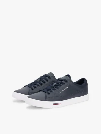 Adidași din piele vulcanizată