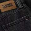 Blugi largi pentru copii Hilfiger cu imprimeu graffiti Blugi largi pentru copii Hilfiger cu imprimeu graffiti