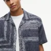 Cămașă de tabără cu patchwork bandana, croială clasică Cămașă de tabără cu patchwork bandana, croială clasică