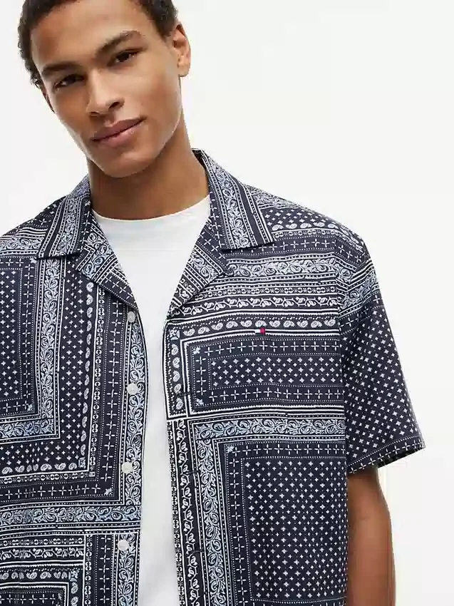 Cămașă de tabără cu patchwork bandana, croială clasică Cămașă de tabără cu patchwork bandana, croială clasică