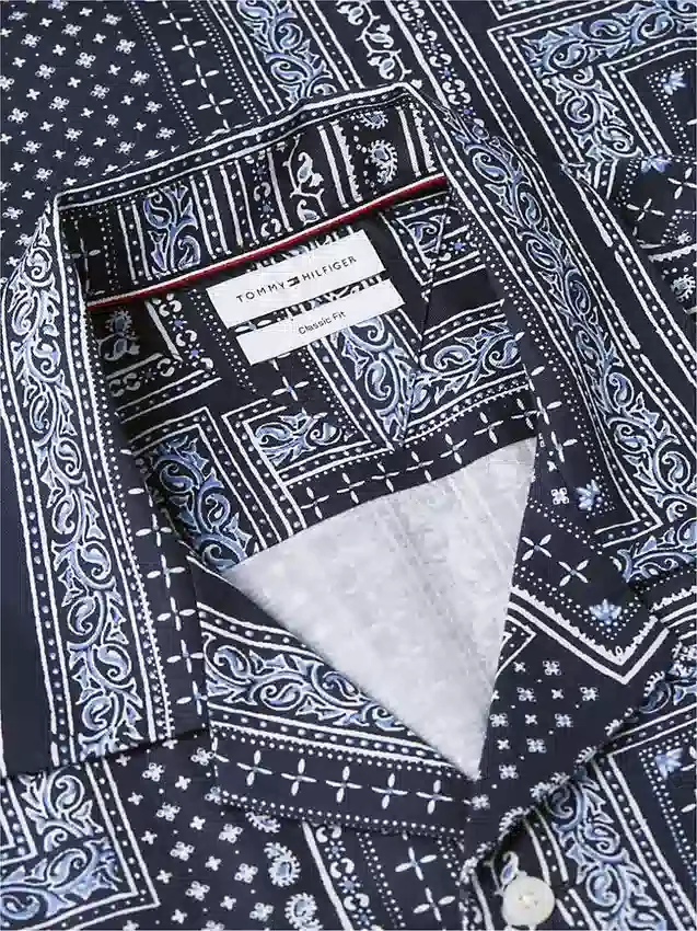 Cămașă de tabără cu patchwork bandana, croială clasică Cămașă de tabără cu patchwork bandana, croială clasică
