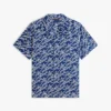 Cămașă de tabără din in cu monogramă script pe toată suprafața Cămașă de tabără din in cu monogramă script pe toată suprafața