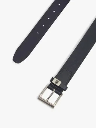 Curea din piele texturată cu cataramă pătrată Curea din piele texturată cu cataramă pătrată