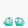 Flip-flop cu imprimeu monogramă și accesorii metalice