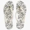 Flip-flop cu imprimeu TH Script și accesorii metalice Flip-flop cu imprimeu TH Script și accesorii metalice