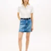Fustă mini din denim cu talie înaltă și emblemă pe toată suprafața Fustă mini din denim cu talie înaltă și emblemă pe toată suprafața