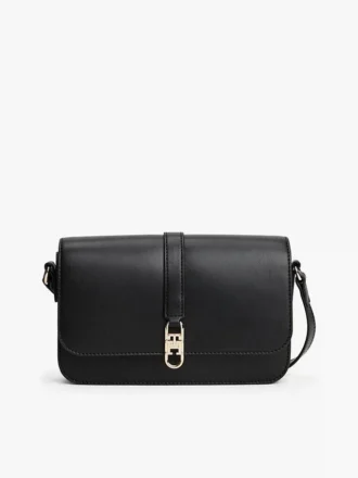 Geantă crossbody cu clapă și monogramă lustruită