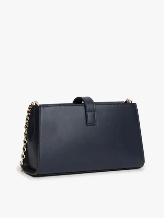 Geantă crossbody cu lanț și monogramă lustruită
