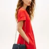 Geantă crossbody cu lanț și monogramă lustruită Geantă crossbody cu lanț și monogramă lustruită