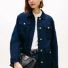 Geantă satchel medie cu închizătoare cu monogramă Geantă satchel medie cu închizătoare cu monogramă