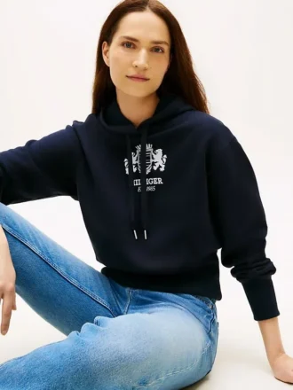 Hanorac cu glugă și logo pe piept
