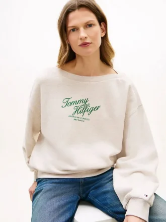 Hanorac cu guler în formă de barcă și logo script