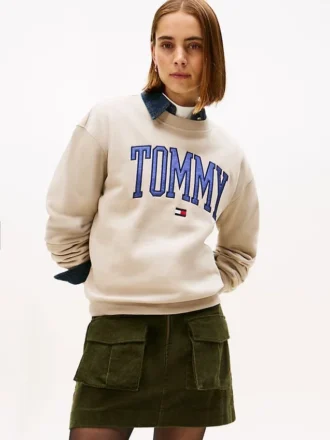 Hanorac cu guler rotund și logo Tommy Varsity