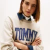 Hanorac cu guler rotund și logo Tommy Varsity Hanorac cu guler rotund și logo Tommy Varsity
