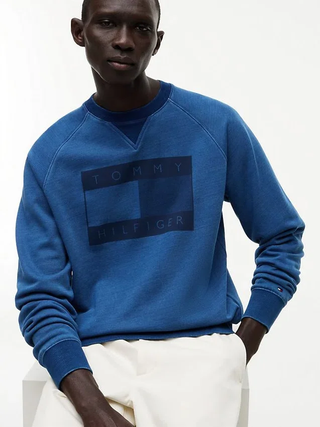 Hanorac Raglan cu logo steag, vopsit în indigo Hanorac Raglan cu logo steag, vopsit în indigo