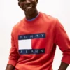 Hanorac Tommy Jeans cu logo mare în formă de steag Hanorac Tommy Jeans cu logo mare în formă de steag