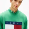 Hanorac Tommy Jeans cu logo mare în formă de steag Hanorac Tommy Jeans cu logo mare în formă de steag