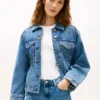Jachetă din denim decolorat, strânsă în talie Jachetă din denim decolorat, strânsă în talie