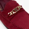 Mocasini din piele de căprioară cu lanț Mocasini din piele de căprioară cu lanț