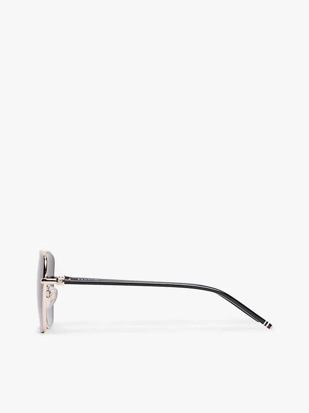 Ochelari de soare cu ramă metalică în formă de fluture Ochelari de soare cu ramă metalică în formă de fluture