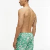 Șort de baie cu imprimeu tropical 7″ Șort de baie cu imprimeu tropical 7″