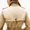 Palton trench cu două rânduri de nasturi și curele