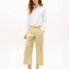 Pantaloni chino cu talie largă și curea Pantaloni chino cu talie largă și curea