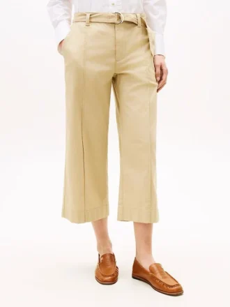 Pantaloni chino cu talie largă și curea