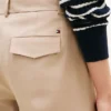 Pantaloni chino din twill plisat Pantaloni chino din twill plisat