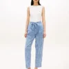 Pantaloni conici din seersucker cu imprimeu gingham și curea Pantaloni conici din seersucker cu imprimeu gingham și curea