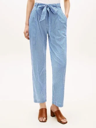 Pantaloni conici din seersucker cu imprimeu gingham și curea