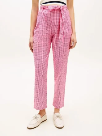 Pantaloni conici din seersucker cu imprimeu gingham și curea