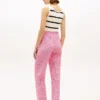 Pantaloni conici din seersucker cu imprimeu gingham și curea Pantaloni conici din seersucker cu imprimeu gingham și curea