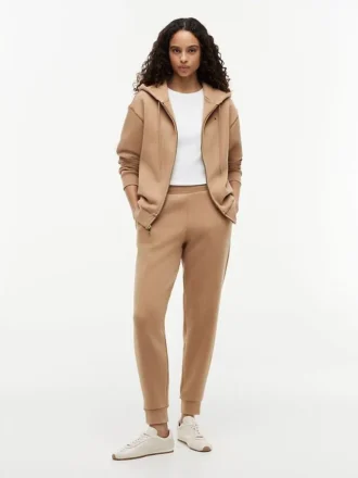 Pantaloni de trening cu croială lejeră