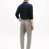 Pantaloni de trening cu dungi caracteristice Pantaloni de trening cu dungi caracteristice