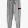 Pantaloni de trening cu dungi caracteristice Pantaloni de trening cu dungi caracteristice