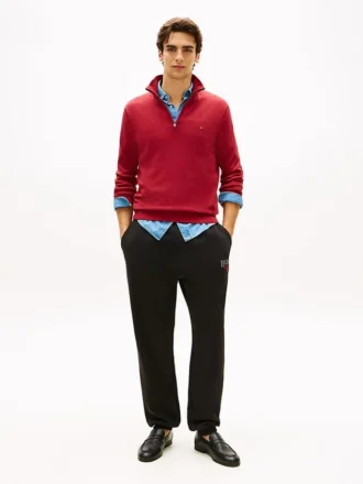 Pantaloni de trening cu logo brodat