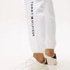 Pantaloni de trening cu logo Tommy brodat Pantaloni de trening cu logo Tommy brodat