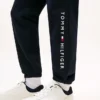 Pantaloni de trening cu logo Tommy brodat Pantaloni de trening cu logo Tommy brodat
