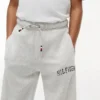 Pantaloni de trening pentru copii cu logo Hilfiger Pantaloni de trening pentru copii cu logo Hilfiger